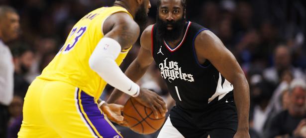 兰博竞技-包含詹姆斯迎来十二赛季出色发挥，快船观众热烈欢呼！赛场气氛高涨的词条