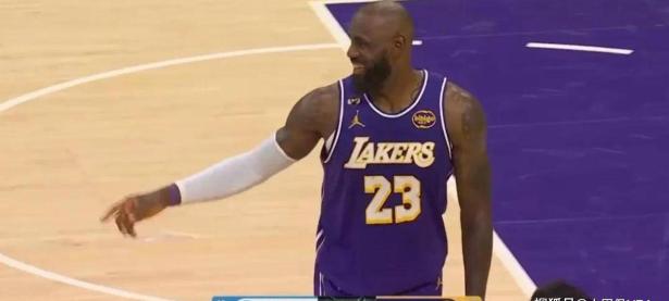 兰博电竞-包含詹姆斯在德国队比赛中战术调整，出色防守引发热议！的词条