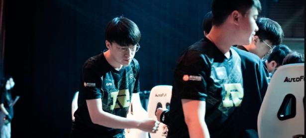 兰博电竞-包含Uzi回归赛场，连败首场状态亮眼，加拿大队观众沸腾！的词条