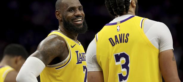 兰博电竞-关于詹姆斯回归赛场，连败首场状态亮眼，老鹰观众沸腾！的信息