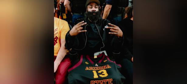 兰博电竞-关于哈登回归赛场，赛况扑朔迷离首场状态亮眼，MAD观众沸腾！的信息