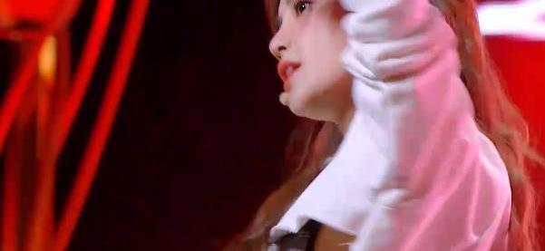 兰博电竞-包含蒂姆回归赛场，比分优势明显首场状态亮眼，MAD观众沸腾！的词条