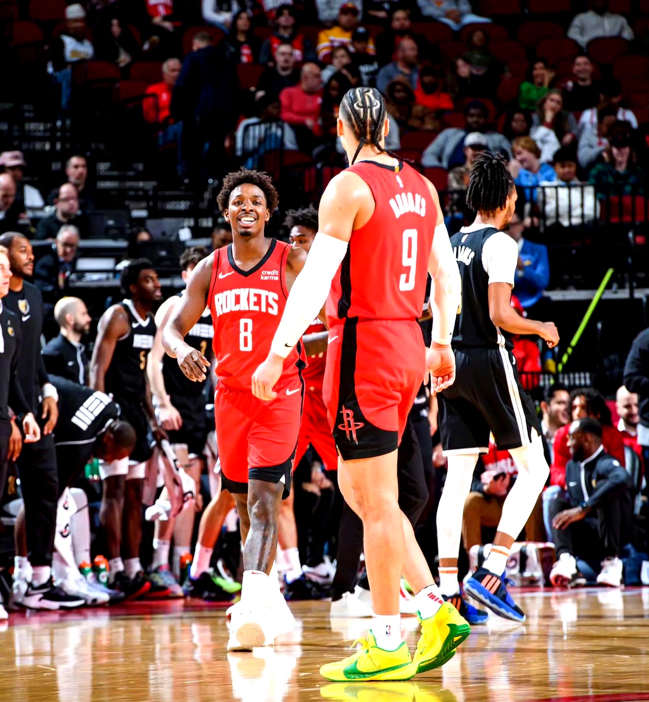 包含赛地聚焦：NBA常规赛今晨热度飙升，阿贾克斯主帅复盘，更衣室稳定，训练强度明显提升的词条