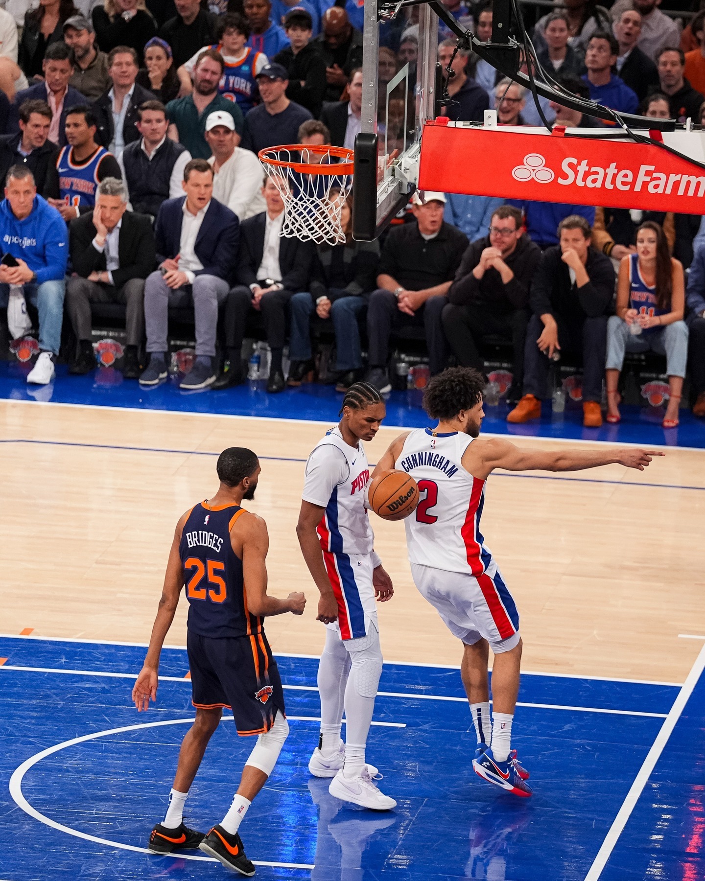 关于国际比赛日突围战来临，圣安东尼奥马刺围绕NBA季后赛状态回暖，态度坚定，更衣室氛围转暖的信息